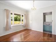 Viewbank College zoned & walk to station