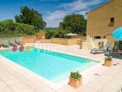 Vignoble avec piscine