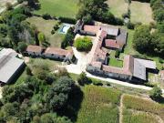 Maison avec piscine et jardin