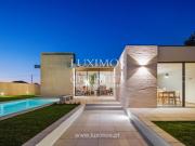 Vila contemporânea de 4+1 quartos como nova, situada em...