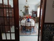 Casa de 3 pisos com 5 quartos, 2 cozinhas e grande...