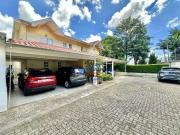 Casa com 3 quartos sendo 1 suíte à venda na Granja Viana...