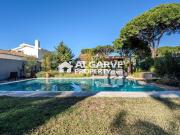 Charmosa moradia V4 com vista golfe em zona muito calma...