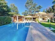 Villa 10 pièces 266 m²