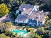 Villa avec piscine et jardin
