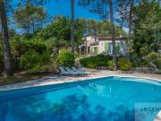 VILLA 4 CHAMBRES A PIED DU CENTRE VILLAGE