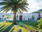 Villa avec piscine en bord de mer