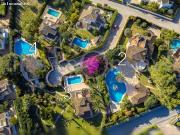 Villa 5 Elegante Villa con Jardín y Piscina Privada en...