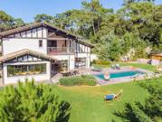 Villa avec jardin et terrasse