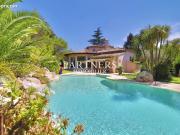 Villa 9 pièces 240 m²