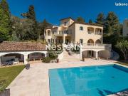 Villa 9 pièces 400 m²