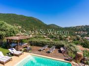 VILLA À CAVALAIRE AVEC VUE MER & PISCINE