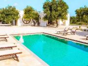 Villa a Ostuni: Eleganza e Comfort nel Cuore della...