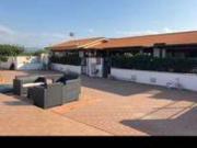 Villa a schiera arredata con piscina