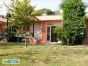 Villa a schiera arredata con piscina