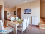 Villa a schiera arredata con terrazzo