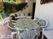 Villa a schiera arredata con terrazzo