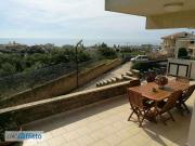 Villa a schiera arredata con terrazzo