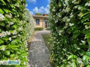 Villa a schiera arredata con terrazzo