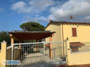 Villa a schiera arredata con terrazzo