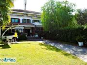 Villa a schiera arredata con terrazzo