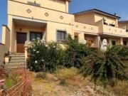 Villa a schiera arredata con terrazzo