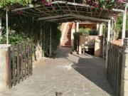 Villa a schiera arredata con terrazzo