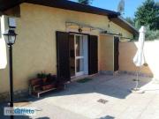 Villa a schiera arredata con terrazzo