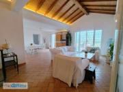 Villa a schiera arredata con terrazzo