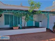 Villa a schiera arredata con terrazzo