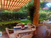 Villa a schiera arredata con terrazzo