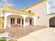 Villa a schiera arredata con terrazzo