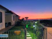 Villa a schiera arredata con terrazzo