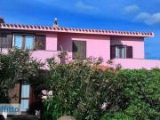 Villa a schiera arredata con terrazzo