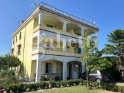 Villa plurifamiliare in vendita a Castel Volturno