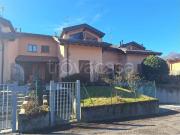 Villa a schiera in vendita a Montano Lucino, Lucino