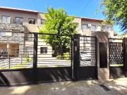 Villa Adelina Dúplex de 5 amb con gran Jardín y Cocheras!