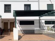 Villa Adosada De 3 Dormitorios Con Zona Exterior Y...