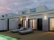 Villa adosada en una planta con solarium y piscina...