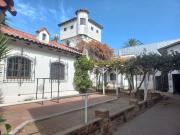 Villa Alemana. Comercial, amplia casa de estilo único,...