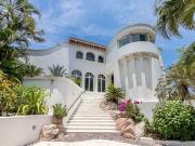 Villa Alexandra: Elegancia y Exclusividad con Vista al...