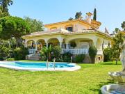 Villa andaluza con vistas al golf. El Paraiso Estepona