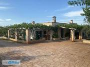 Villa arredata con terrazzo Ostuni