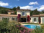 VILLA AU COEUR D'UN JARDIN DE 2 180 m2 AVEC PISCINE...