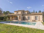 Villa avec 5 chambres, piscine, terrain plat et de beaux...