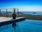 Villa avec jardin et terrasse