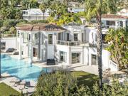 Villa avec jardin et terrasse