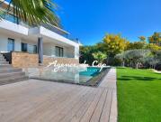 Villa avec piscine et jardin