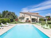 Villa avec piscine et jardin