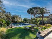 Villa avec piscine en bord de mer